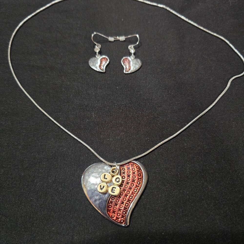 AVON Necklace and Earrings set